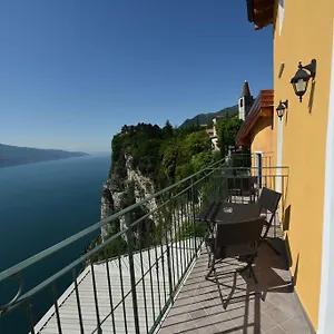 https://hotel-miralago-tremosine.it-lombardy.com